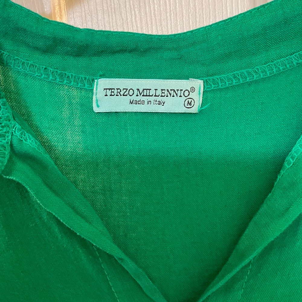 Women’s Sleeveless Linen Italian Green Dress - Picture 2 of 5